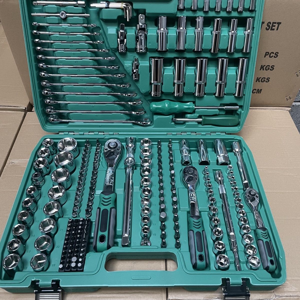 150-Piece Auto Repair Tool Set - Socket Wrench 评论和价格