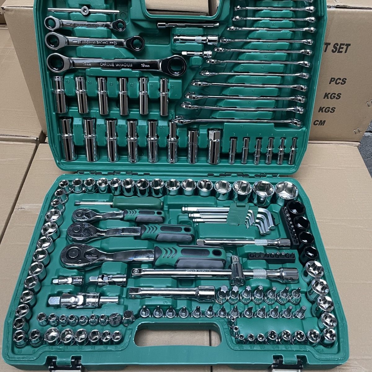 150-Piece Auto Repair Tool Set - Socket Wrench 评论和价格