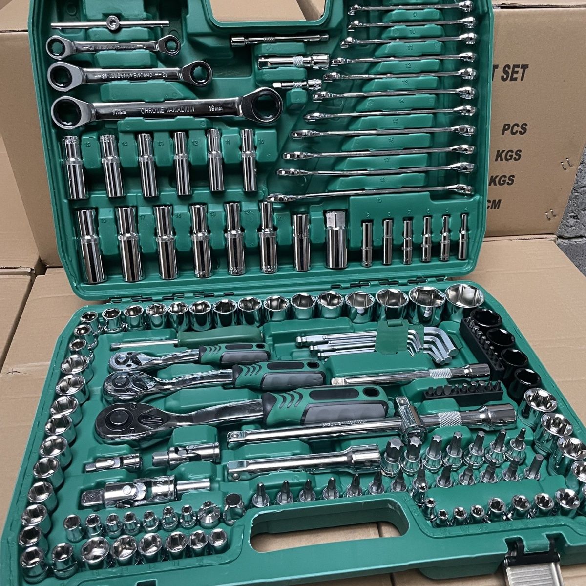 150-Piece Auto Repair Tool Set - Socket Wrench 评论和价格