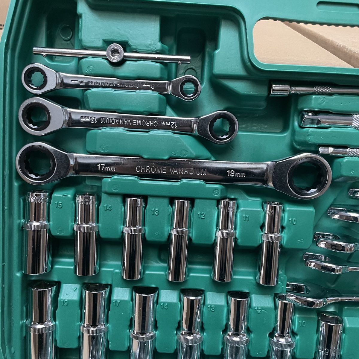 150-Piece Auto Repair Tool Set - Socket Wrench 评论和价格